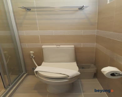 April Suites 27