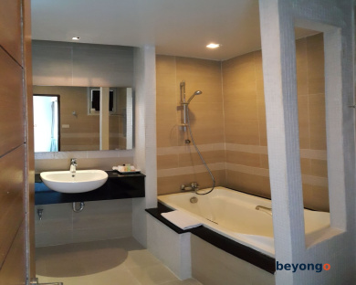April Suites 29