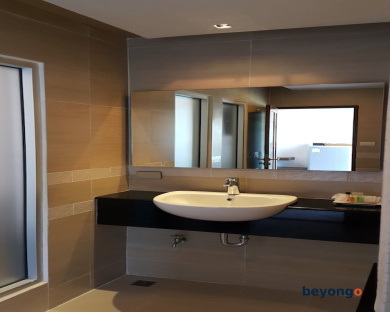 April Suites 36