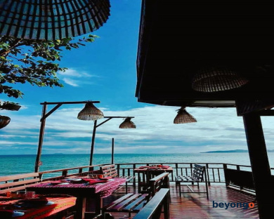 Birds and Bees Resort 325