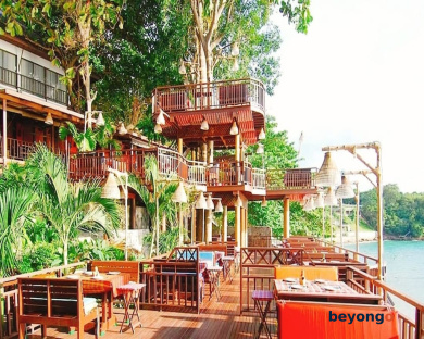 Birds and Bees Resort 328