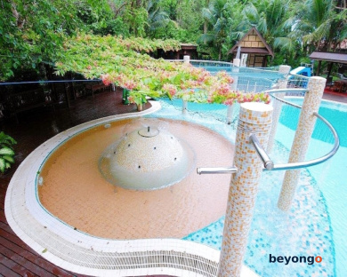 Birds and Bees Resort 346