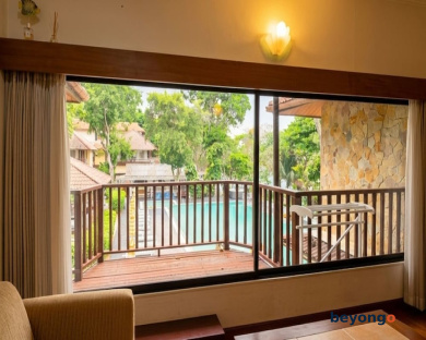 Birds and Bees Resort 404