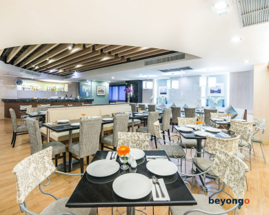 Evergreen Place Siam by UHG 75