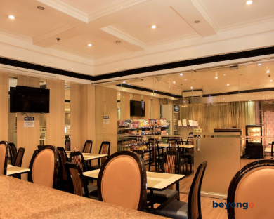 إكسكيوتف هوتل 16