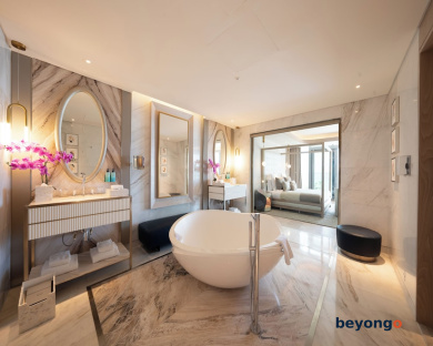FIVE LUXE 17