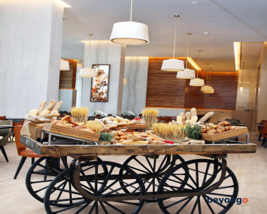 Grand Cosmopolitan Hotel 82