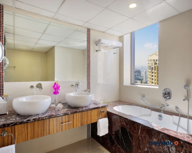 Hilton Dubai The Walk 86