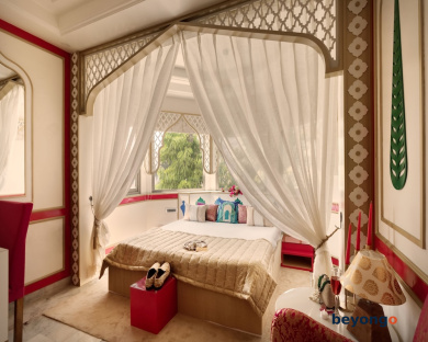 Hotel Sarang Palace 201