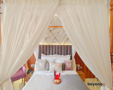Hotel Sarang Palace 212