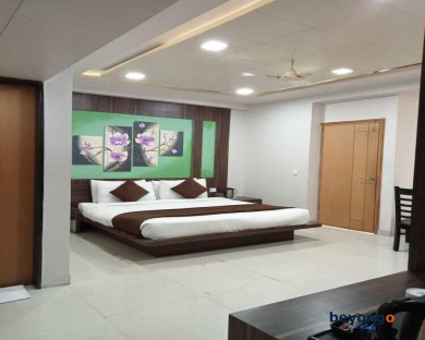Hotel Yash Regency 12