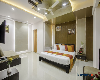 Hotel Yash Regency 7