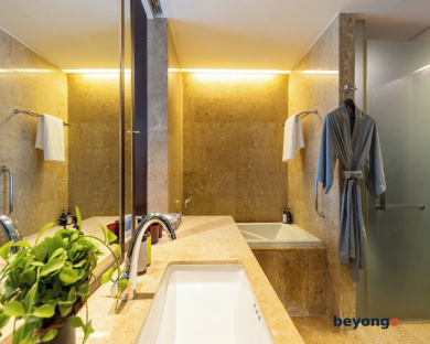 LiT BANGKOK Hotel 66