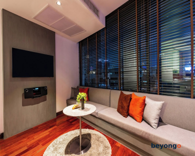 LiT BANGKOK Hotel 72