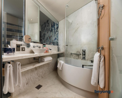 Media One Hotel Dubai 143