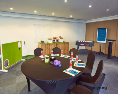 Media One Hotel Dubai 290