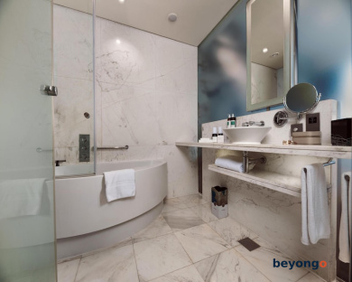 Media One Hotel Dubai 98