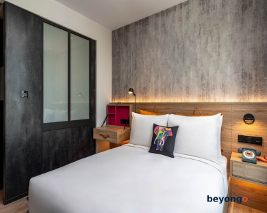 Moxy Bangkok Ratchaprasong 12