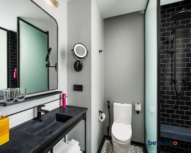 Moxy Bangkok Ratchaprasong 28