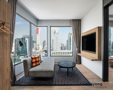 Moxy Bangkok Ratchaprasong 32