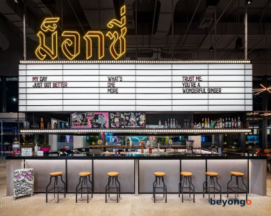 Moxy Bangkok Ratchaprasong 4