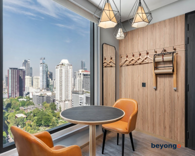 Moxy Bangkok Ratchaprasong 45
