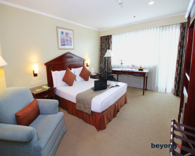 Oxford Suites Makati 6