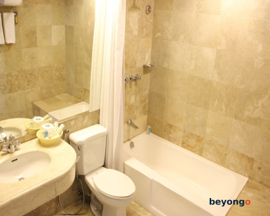 Oxford Suites Makati 9