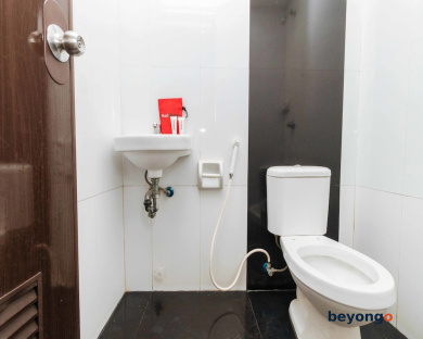 RedDoorz near Bambang Station 19