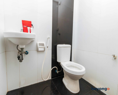 RedDoorz near Bambang Station 20