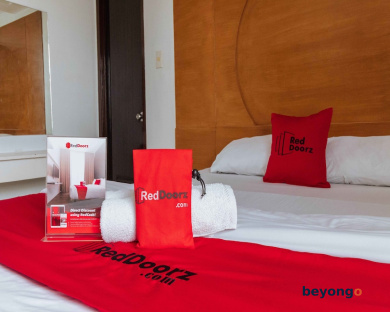 RedDoorz near Bambang Station 9