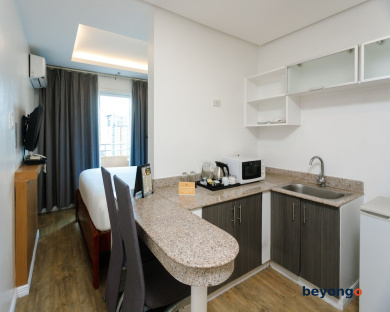 Regency Grand Suites 77