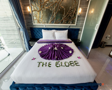The Globe Hotel Bar and Restaurant 12