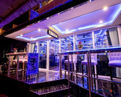 The Globe Hotel Bar and Restaurant 4