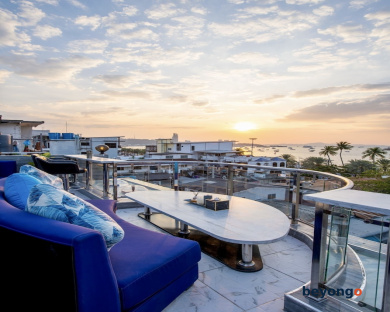 The Globe Hotel Bar and Restaurant 49
