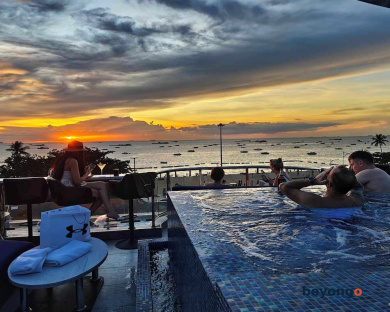The Globe Hotel Bar and Restaurant 55
