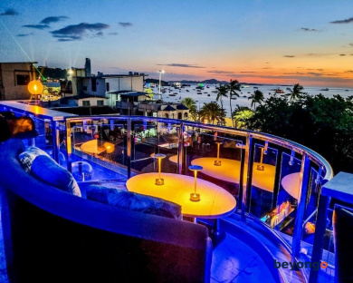 The Globe Hotel Bar and Restaurant 65