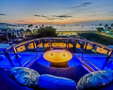 The Globe Hotel Bar and Restaurant 66
