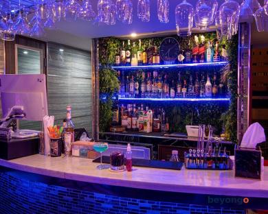 The Globe Hotel Bar and Restaurant 8
