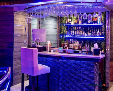 The Globe Hotel Bar and Restaurant 9
