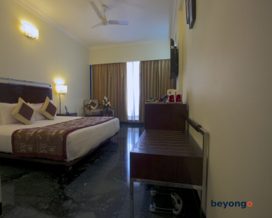 The Wall Street Beacon, Jaipur 25