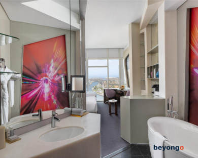 V Hotel Dubai, Curio Collection by Hilton 4